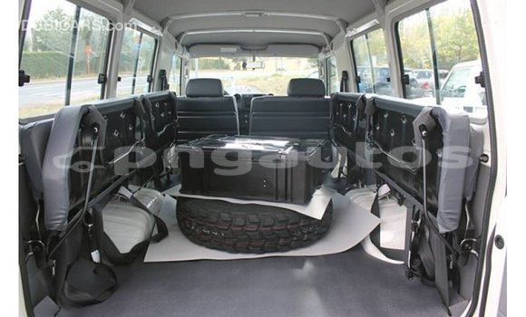 Buy Import Toyota Land Cruiser White Car in Import - Dubai in Enga Buy Import Toyota Land Cruiser White Car in Import - Dubai in Enga