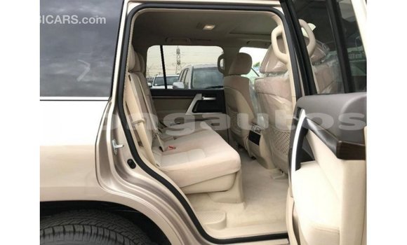Buy Import Toyota Land Cruiser Other Car in Import - Dubai in Enga Buy Import Toyota Land Cruiser Other Car in Import - Dubai in Enga