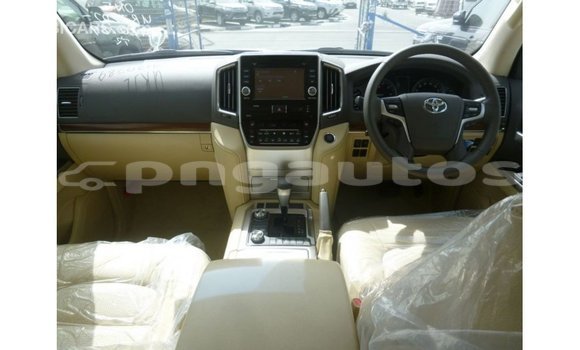Buy Import Toyota Land Cruiser White Car in Import - Dubai in Enga Buy Import Toyota Land Cruiser White Car in Import - Dubai in Enga
