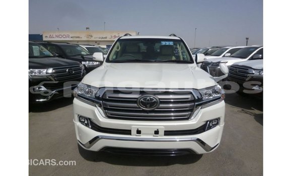 Buy Import Toyota Land Cruiser White Car in Import - Dubai in Enga Buy Import Toyota Land Cruiser White Car in Import - Dubai in Enga