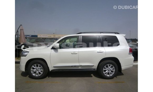Buy Import Toyota Land Cruiser White Car in Import - Dubai in Enga Buy Import Toyota Land Cruiser White Car in Import - Dubai in Enga