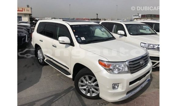 Buy Import Toyota Land Cruiser White Car in Import - Dubai in Enga Buy Import Toyota Land Cruiser White Car in Import - Dubai in Enga