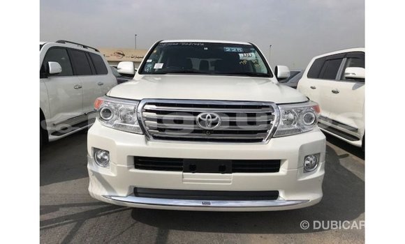 Buy Import Toyota Land Cruiser White Car in Import - Dubai in Enga Buy Import Toyota Land Cruiser White Car in Import - Dubai in Enga