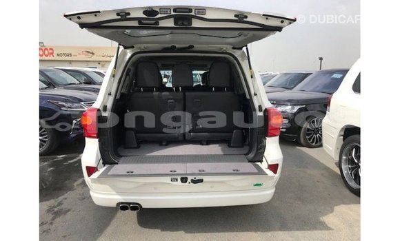 Buy Import Toyota Land Cruiser White Car in Import - Dubai in Enga Buy Import Toyota Land Cruiser White Car in Import - Dubai in Enga
