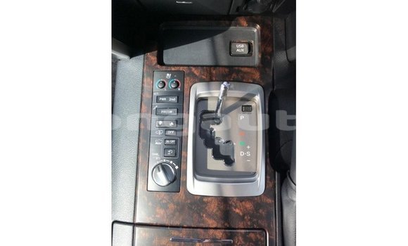 Buy Import Toyota Land Cruiser White Car in Import - Dubai in Enga Buy Import Toyota Land Cruiser White Car in Import - Dubai in Enga