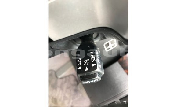 Buy Import Toyota Land Cruiser White Car in Import - Dubai in Enga Buy Import Toyota Land Cruiser White Car in Import - Dubai in Enga