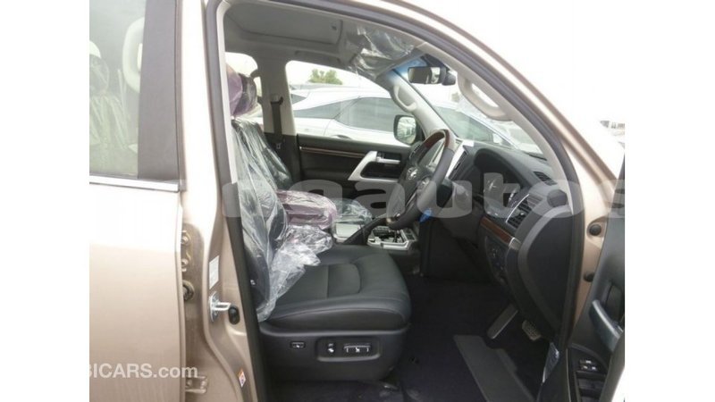 Big with watermark toyota land cruiser enga import dubai 4738