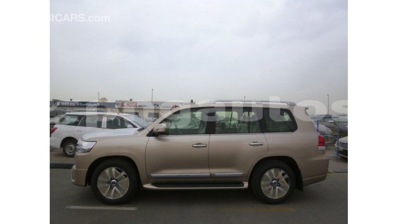 Big with watermark toyota land cruiser enga import dubai 4738