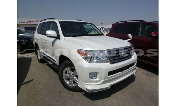 Buy Import Toyota Land Cruiser White Car in Import - Dubai in Enga Buy Import Toyota Land Cruiser White Car in Import - Dubai in Enga