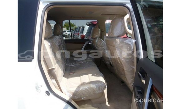 Buy Import Toyota Land Cruiser White Car in Import - Dubai in Enga Buy Import Toyota Land Cruiser White Car in Import - Dubai in Enga