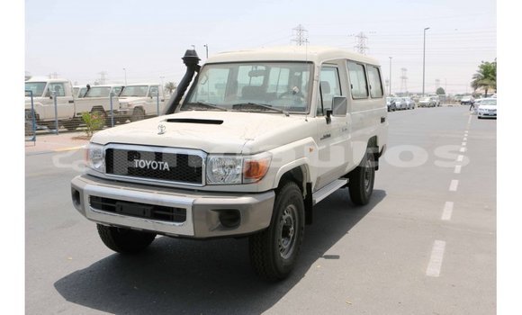 Buy Import Toyota Land Cruiser White Car in Import - Dubai in Enga Buy Import Toyota Land Cruiser White Car in Import - Dubai in Enga