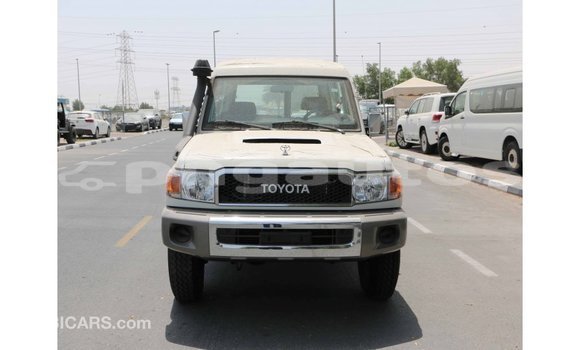 Buy Import Toyota Land Cruiser White Car in Import - Dubai in Enga Buy Import Toyota Land Cruiser White Car in Import - Dubai in Enga