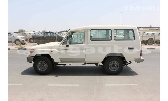 Buy Import Toyota Land Cruiser White Car in Import - Dubai in Enga Buy Import Toyota Land Cruiser White Car in Import - Dubai in Enga