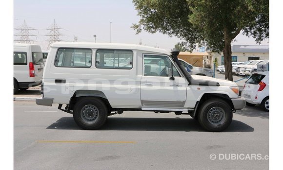 Buy Import Toyota Land Cruiser White Car in Import - Dubai in Enga Buy Import Toyota Land Cruiser White Car in Import - Dubai in Enga