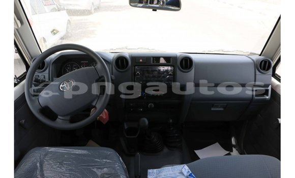 Buy Import Toyota Land Cruiser White Car in Import - Dubai in Enga Buy Import Toyota Land Cruiser White Car in Import - Dubai in Enga