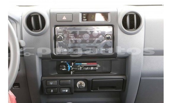 Buy Import Toyota Land Cruiser White Car in Import - Dubai in Enga Buy Import Toyota Land Cruiser White Car in Import - Dubai in Enga