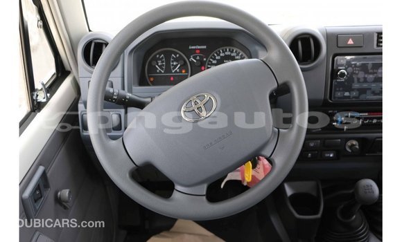 Buy Import Toyota Land Cruiser White Car in Import - Dubai in Enga Buy Import Toyota Land Cruiser White Car in Import - Dubai in Enga