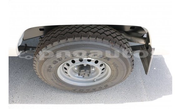 Buy Import Toyota Land Cruiser White Car in Import - Dubai in Enga Buy Import Toyota Land Cruiser White Car in Import - Dubai in Enga