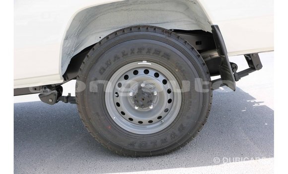 Buy Import Toyota Land Cruiser White Car in Import - Dubai in Enga Buy Import Toyota Land Cruiser White Car in Import - Dubai in Enga