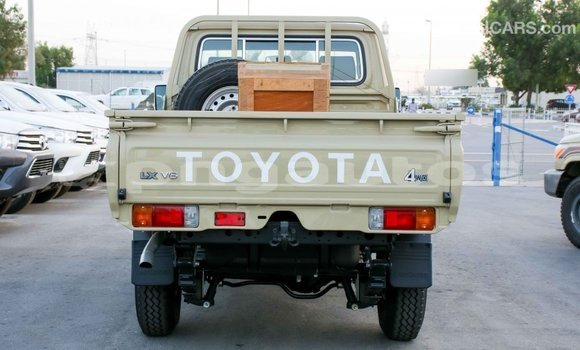 Buy Import Toyota Land Cruiser Beige Car in Import - Dubai in Enga Buy Import Toyota Land Cruiser Beige Car in Import - Dubai in Enga