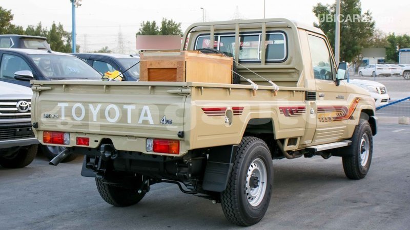 Big with watermark toyota land cruiser enga import dubai 4754