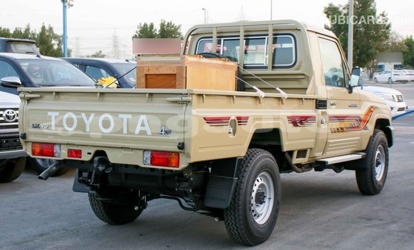 Buy Import Toyota Land Cruiser Beige Car in Import - Dubai in Enga Buy Import Toyota Land Cruiser Beige Car in Import - Dubai in Enga