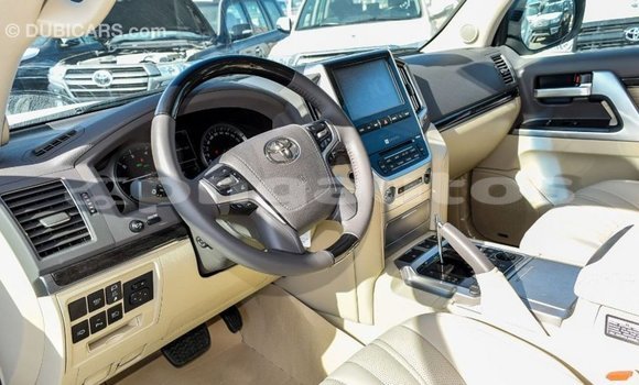 Buy Import Toyota Land Cruiser White Car in Import - Dubai in Enga Buy Import Toyota Land Cruiser White Car in Import - Dubai in Enga