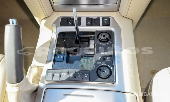 Buy Import Toyota Land Cruiser White Car in Import - Dubai in Enga Buy Import Toyota Land Cruiser White Car in Import - Dubai in Enga