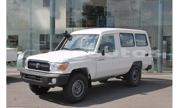 Buy Import Toyota Land Cruiser White Car in Import - Dubai in Enga Buy Import Toyota Land Cruiser White Car in Import - Dubai in Enga