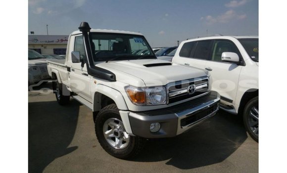 Buy Import Toyota Land Cruiser White Car in Import - Dubai in Enga Buy Import Toyota Land Cruiser White Car in Import - Dubai in Enga
