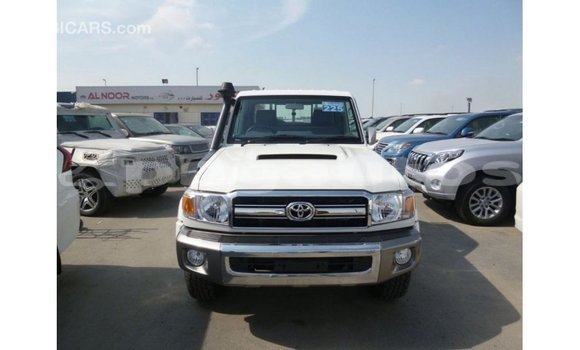 Buy Import Toyota Land Cruiser White Car in Import - Dubai in Enga Buy Import Toyota Land Cruiser White Car in Import - Dubai in Enga