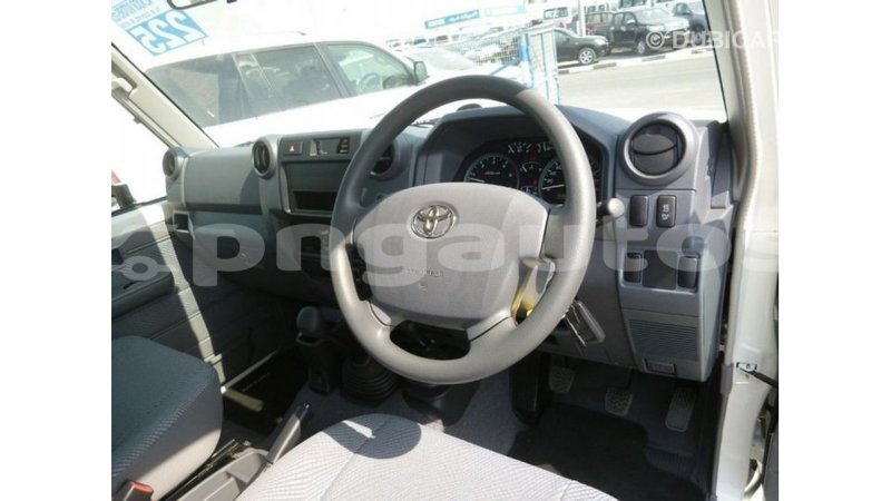 Big with watermark toyota land cruiser enga import dubai 4761
