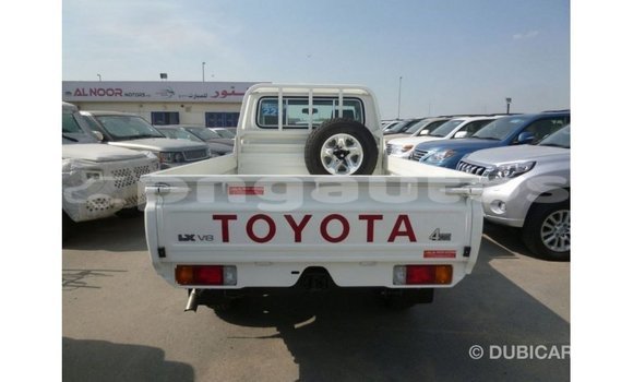 Buy Import Toyota Land Cruiser White Car in Import - Dubai in Enga Buy Import Toyota Land Cruiser White Car in Import - Dubai in Enga