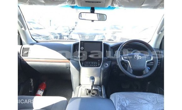 Buy Import Toyota Land Cruiser White Car in Import - Dubai in Enga Buy Import Toyota Land Cruiser White Car in Import - Dubai in Enga
