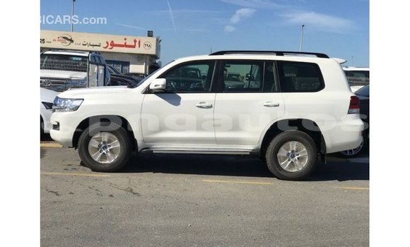 Buy Import Toyota Land Cruiser White Car in Import - Dubai in Enga Buy Import Toyota Land Cruiser White Car in Import - Dubai in Enga