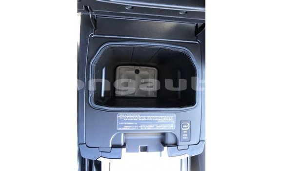 Buy Import Toyota Land Cruiser White Car in Import - Dubai in Enga Buy Import Toyota Land Cruiser White Car in Import - Dubai in Enga