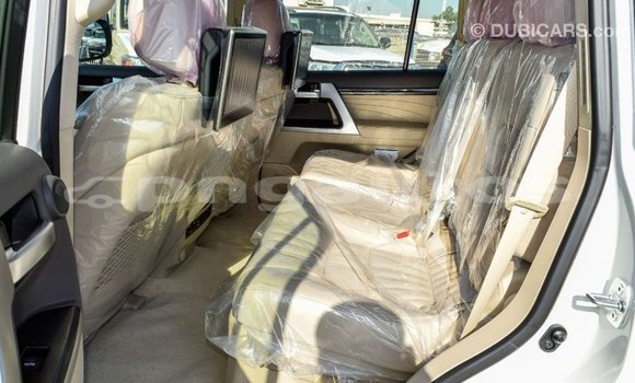 Buy Import Toyota Land Cruiser White Car in Import - Dubai in Enga Buy Import Toyota Land Cruiser White Car in Import - Dubai in Enga