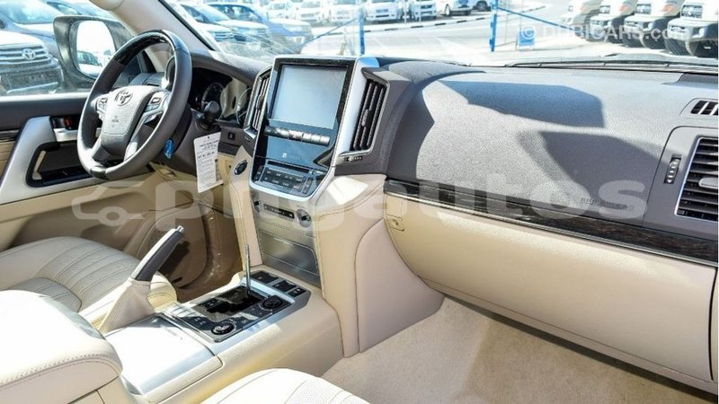 Big with watermark toyota land cruiser enga import dubai 4776