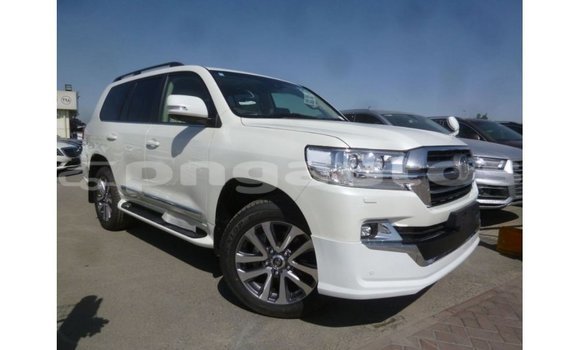 Buy Import Toyota Land Cruiser White Car in Import - Dubai in Enga Buy Import Toyota Land Cruiser White Car in Import - Dubai in Enga