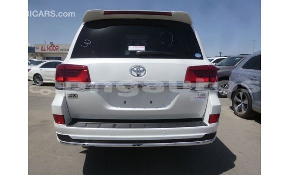 Buy Import Toyota Land Cruiser White Car in Import - Dubai in Enga Buy Import Toyota Land Cruiser White Car in Import - Dubai in Enga