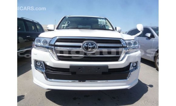 Buy Import Toyota Land Cruiser White Car in Import - Dubai in Enga Buy Import Toyota Land Cruiser White Car in Import - Dubai in Enga