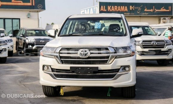 Buy Import Toyota Land Cruiser White Car in Import - Dubai in Enga Buy Import Toyota Land Cruiser White Car in Import - Dubai in Enga
