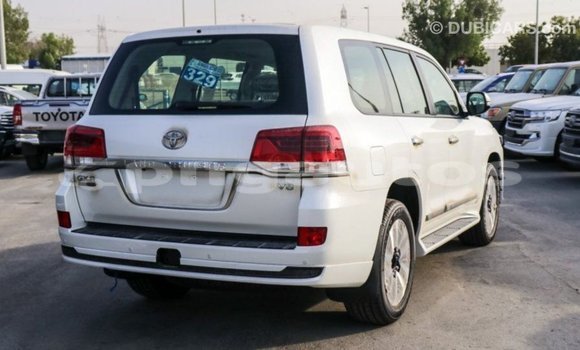 Buy Import Toyota Land Cruiser White Car in Import - Dubai in Enga Buy Import Toyota Land Cruiser White Car in Import - Dubai in Enga