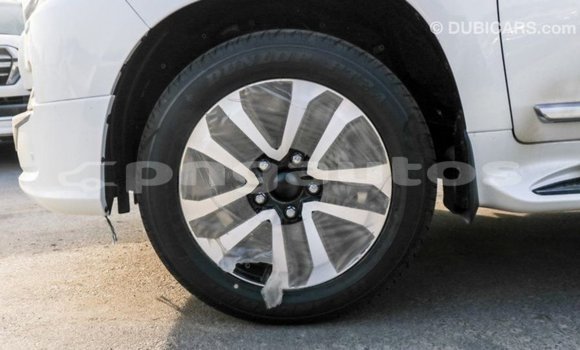 Buy Import Toyota Land Cruiser White Car in Import - Dubai in Enga Buy Import Toyota Land Cruiser White Car in Import - Dubai in Enga