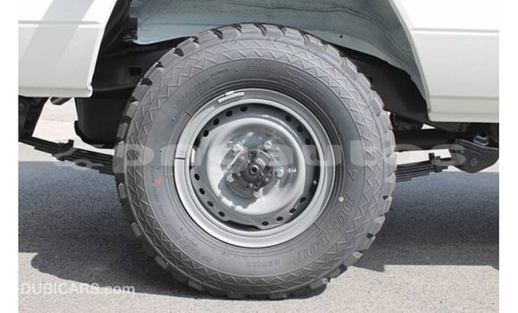 Buy Import Toyota Land Cruiser White Car in Import - Dubai in Enga Buy Import Toyota Land Cruiser White Car in Import - Dubai in Enga