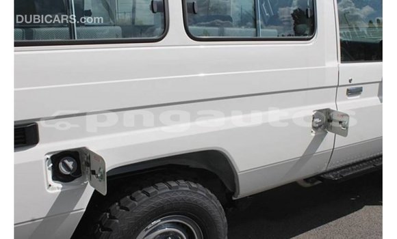 Buy Import Toyota Land Cruiser White Car in Import - Dubai in Enga Buy Import Toyota Land Cruiser White Car in Import - Dubai in Enga