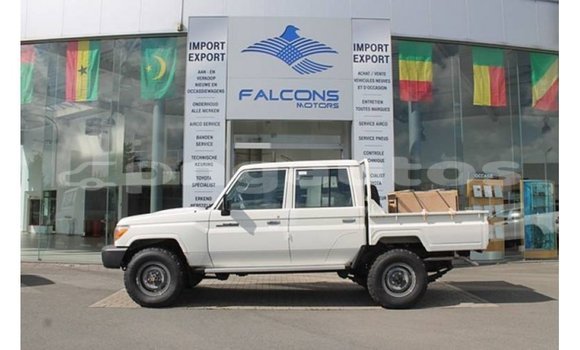 Buy Import Toyota Land Cruiser White Car in Import - Dubai in Enga Buy Import Toyota Land Cruiser White Car in Import - Dubai in Enga