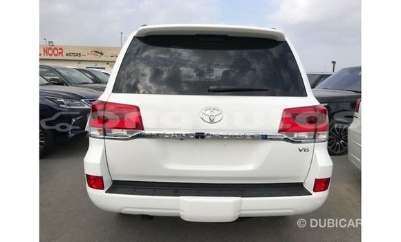 Buy Import Toyota Land Cruiser White Car in Import - Dubai in Enga Buy Import Toyota Land Cruiser White Car in Import - Dubai in Enga