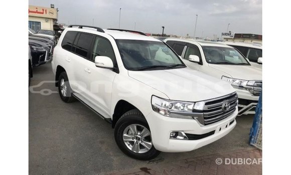 Buy Import Toyota Land Cruiser White Car in Import - Dubai in Enga Buy Import Toyota Land Cruiser White Car in Import - Dubai in Enga