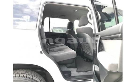 Buy Import Toyota Land Cruiser White Car in Import - Dubai in Enga Buy Import Toyota Land Cruiser White Car in Import - Dubai in Enga